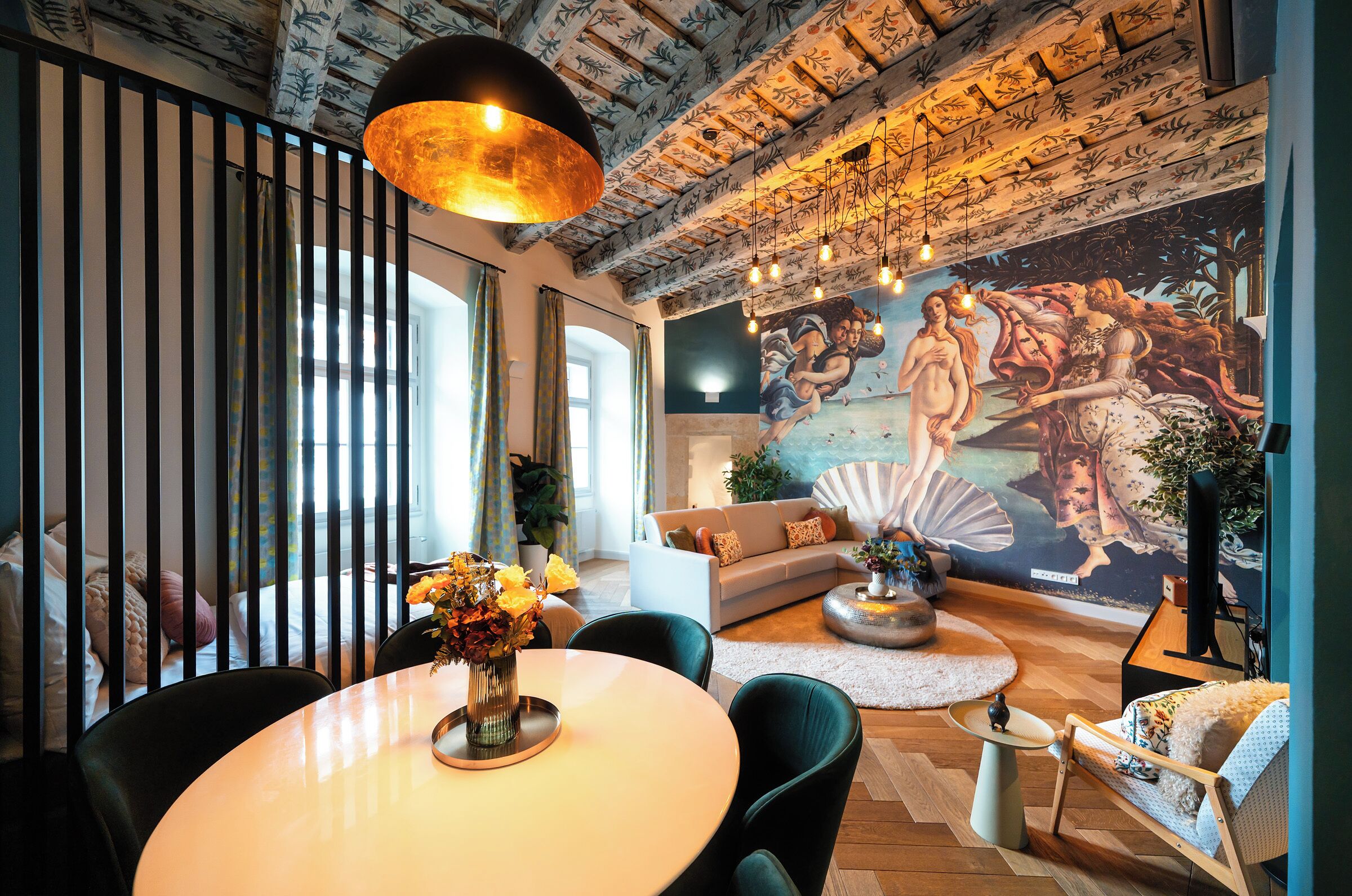 Deluxe Apartment | Premium bedding, in-room safe, individually decorated