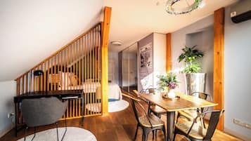 Suíte executiva | Roupas de cama premium, cofres nos quartos, individualmente decorados