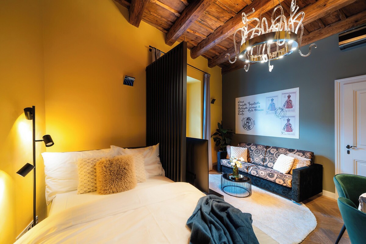 Superior Apartment | Premium bedding, in-room safe, desk, soundproofing