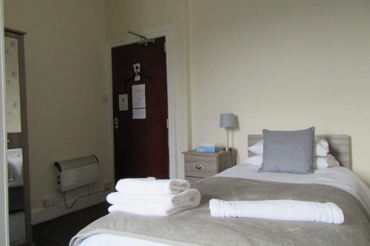 single room | bed sheets