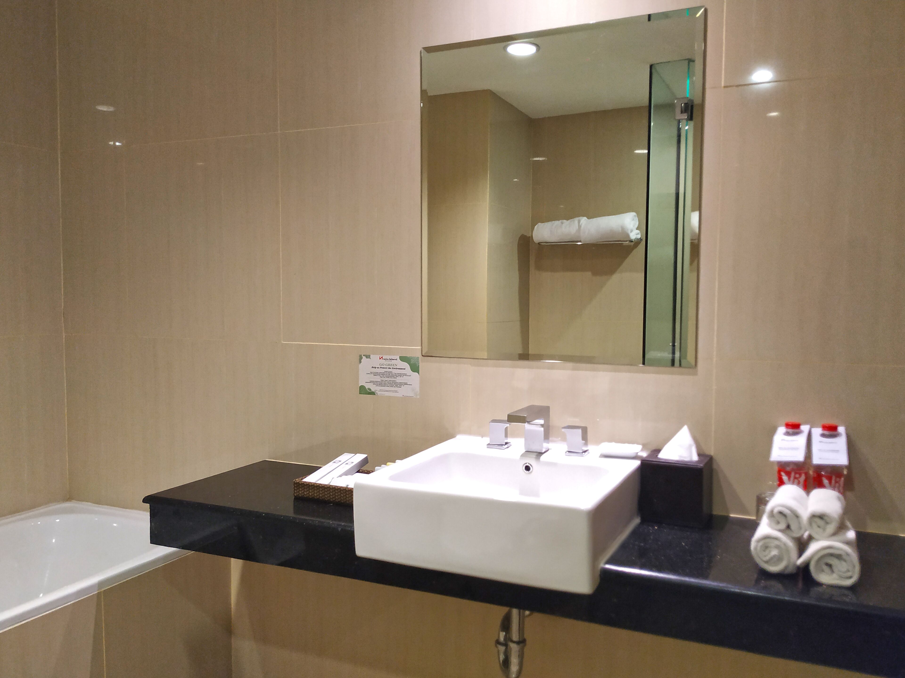 1 bedroom, in-room safe, desk, blackout curtains