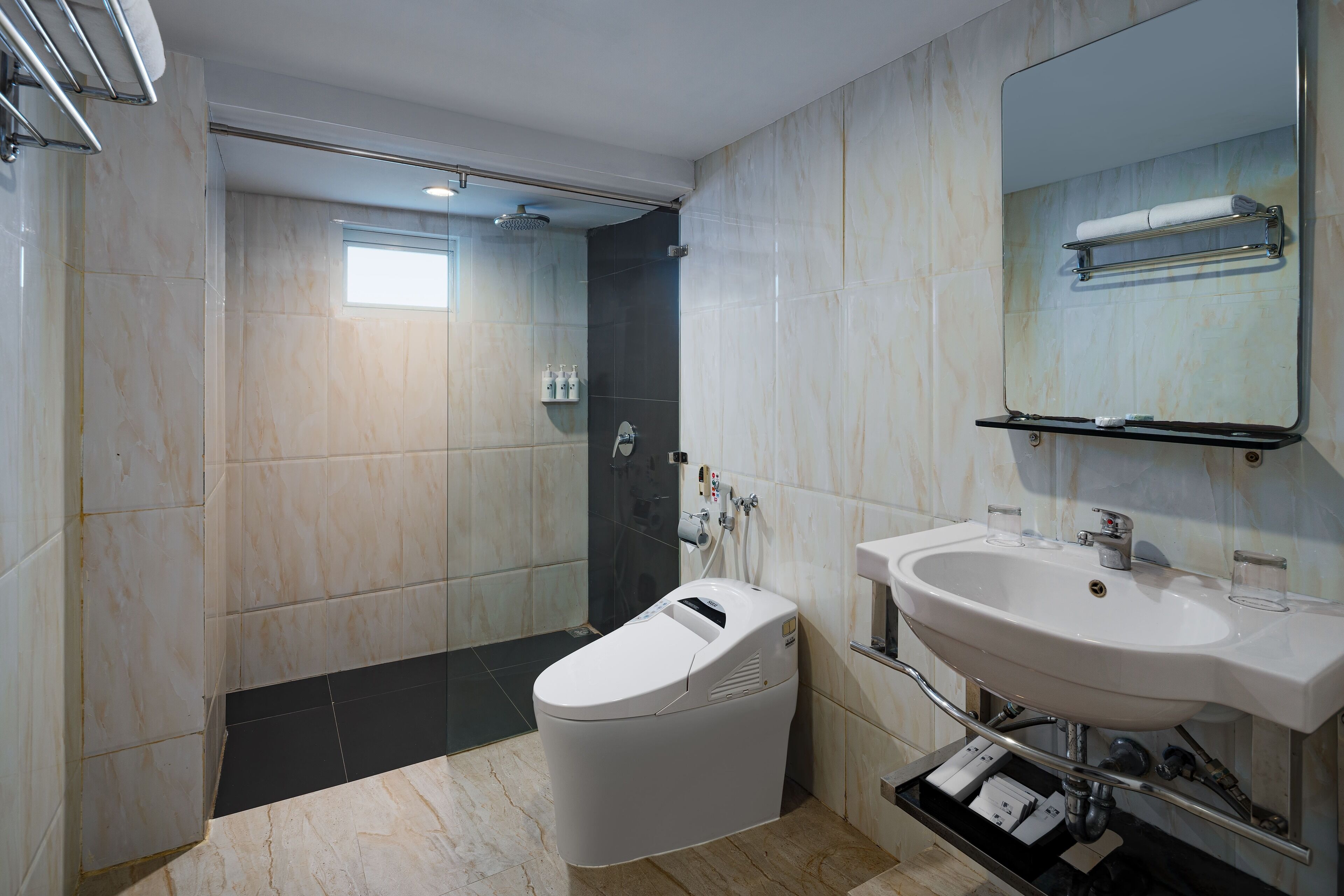pavilion | bathroom | shower, free toiletries, hair dryer, bathrobes