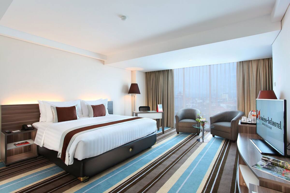 In-room safe, desk, blackout curtains, soundproofing
