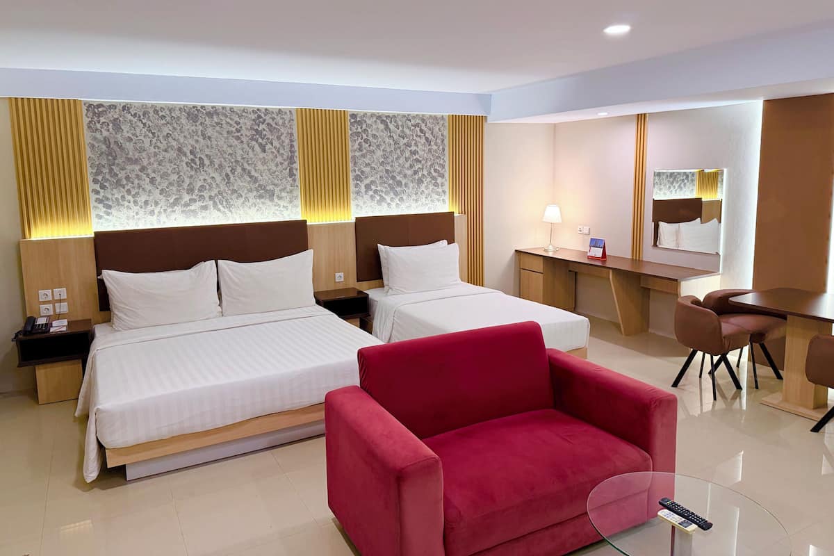 Rom – deluxe (Pavilion) | Safe på rommet, skrivebord, blendingsgardiner og lydisolert