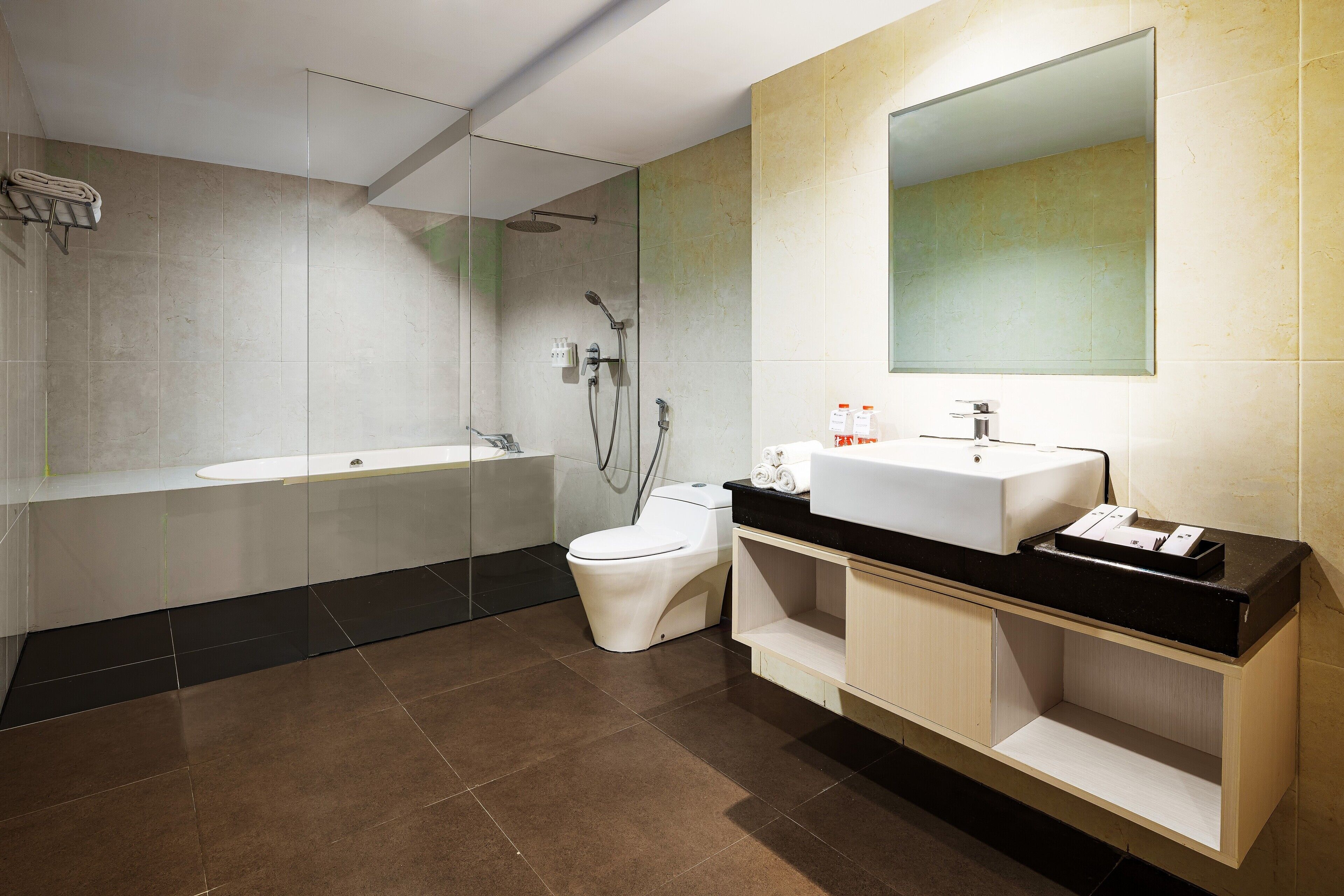 executive suite | bathroom | shower, free toiletries, hair dryer, bathrobes