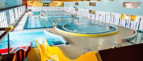 Hồ bơi trong nhà