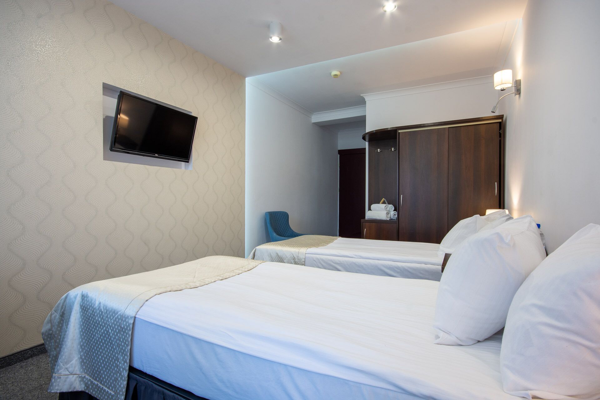 double or twin room | minibar, in-room safe, desk, free wifi