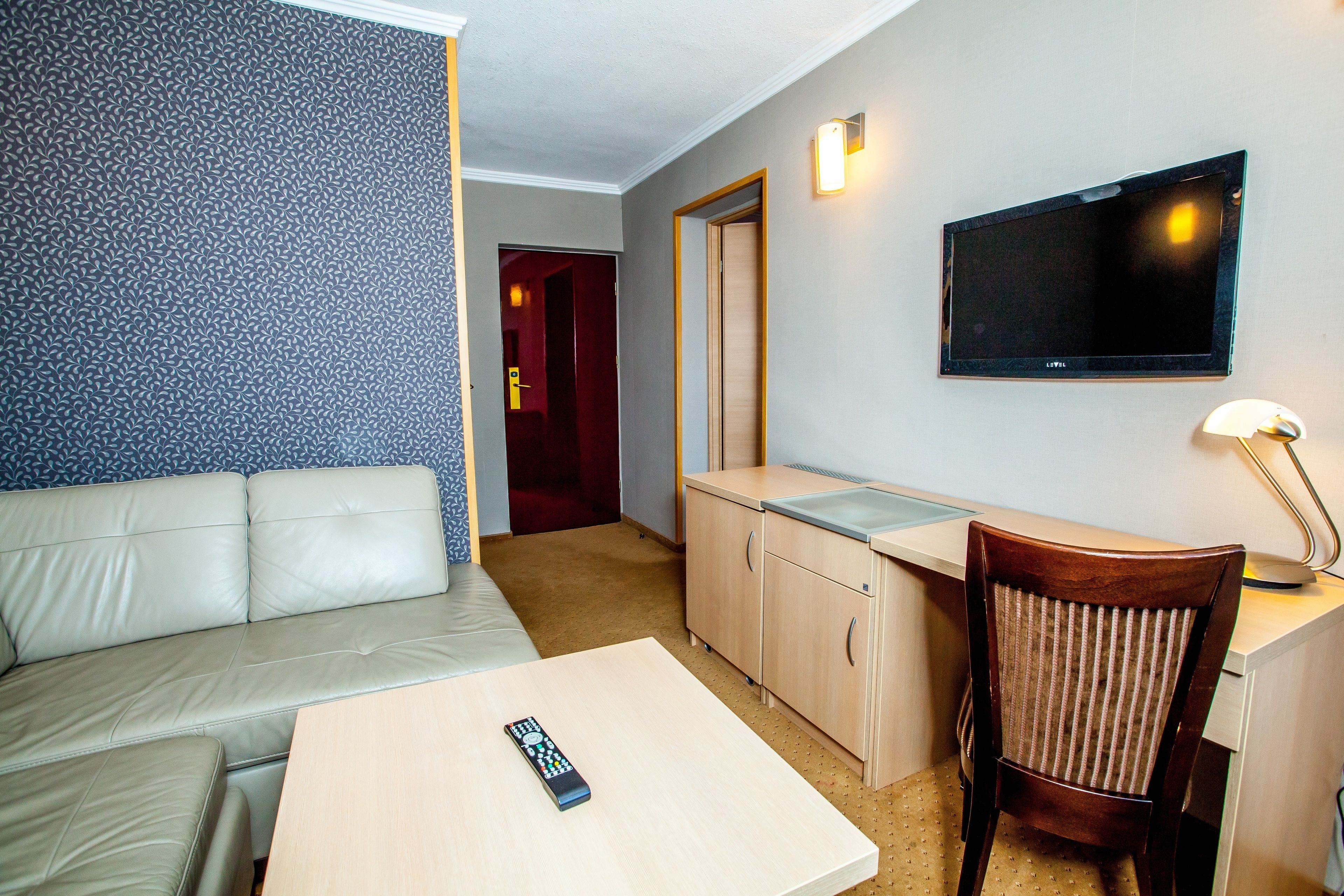 studio | minibar, in-room safe, desk, free wifi