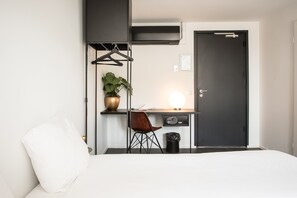 Deluxe Triple Room | In-room safe, desk, iron/ironing board, cribs/infant beds - MABI City Centre (Maastricht)