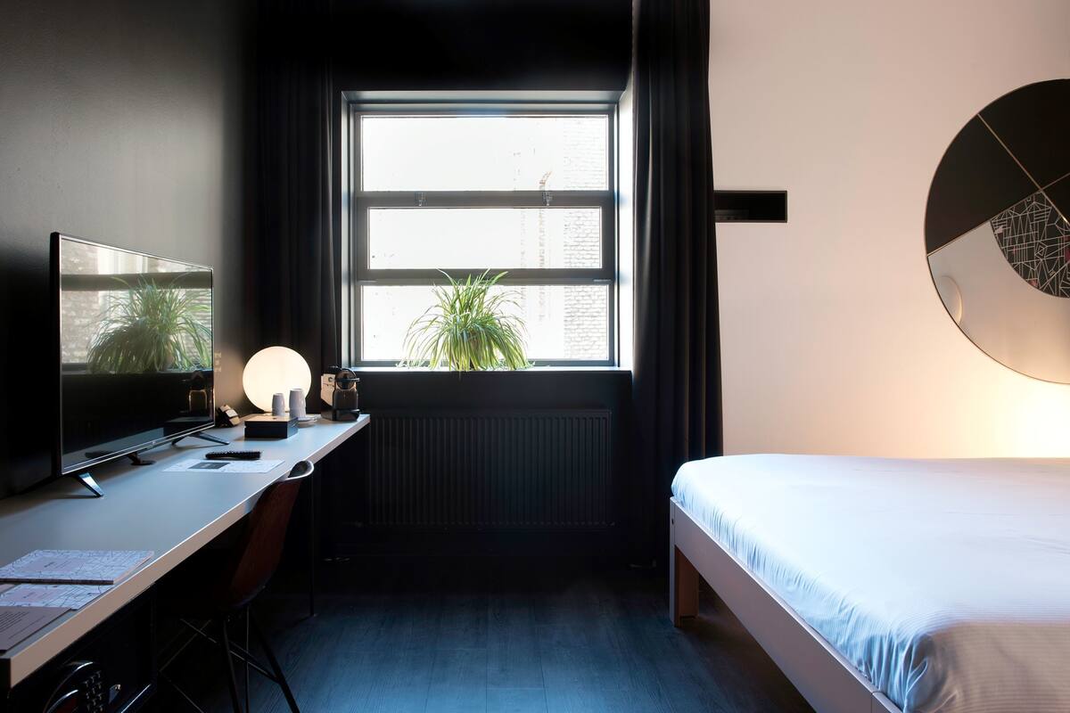 Design Room | In-room safe, desk, iron/ironing board (on request), cribs (surcharge)