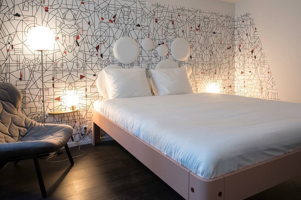 Superior Room, 1 King Bed | In-room safe, desk, iron/ironing board (on request), cribs (surcharge)