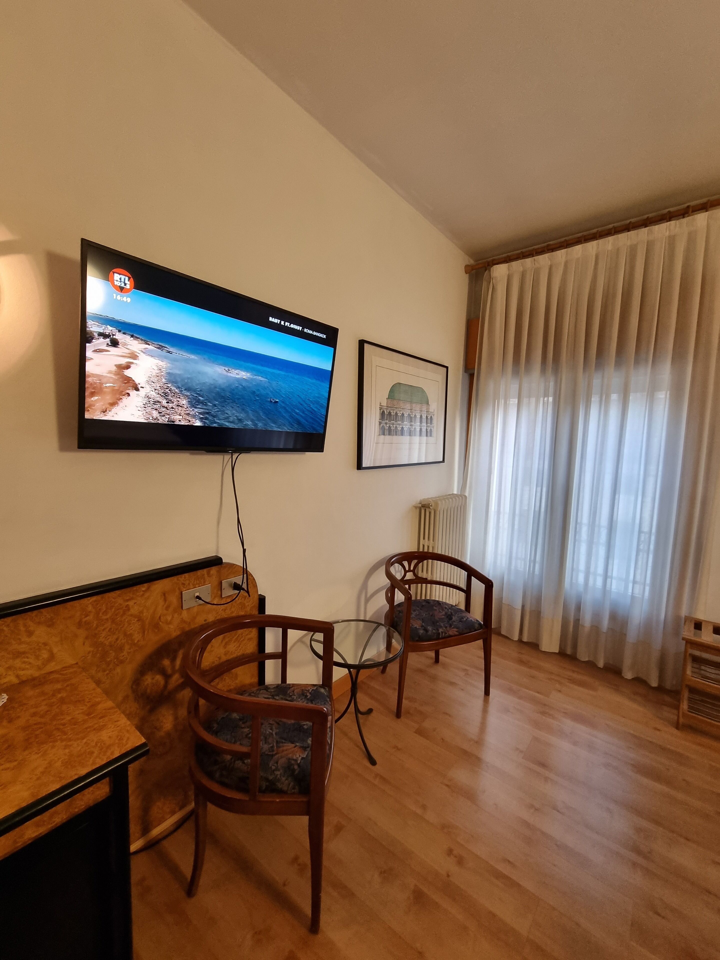 standard double or twin room | minibar, in-room safe, individually furnished, desk