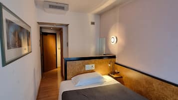 Singola Comfort | Minibar, una cassaforte in camera, con arredamento individuale