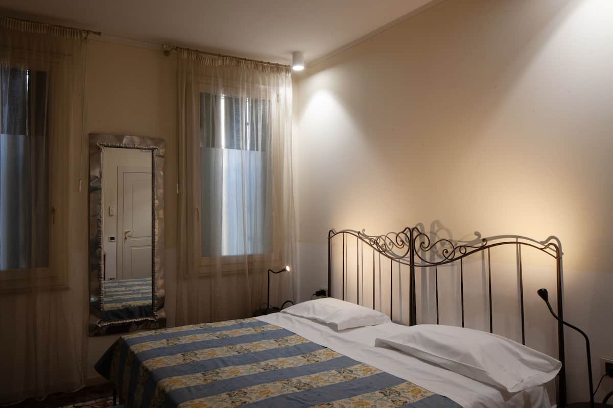 Minibar, coffres-forts dans les chambres, ameublement personnalisé