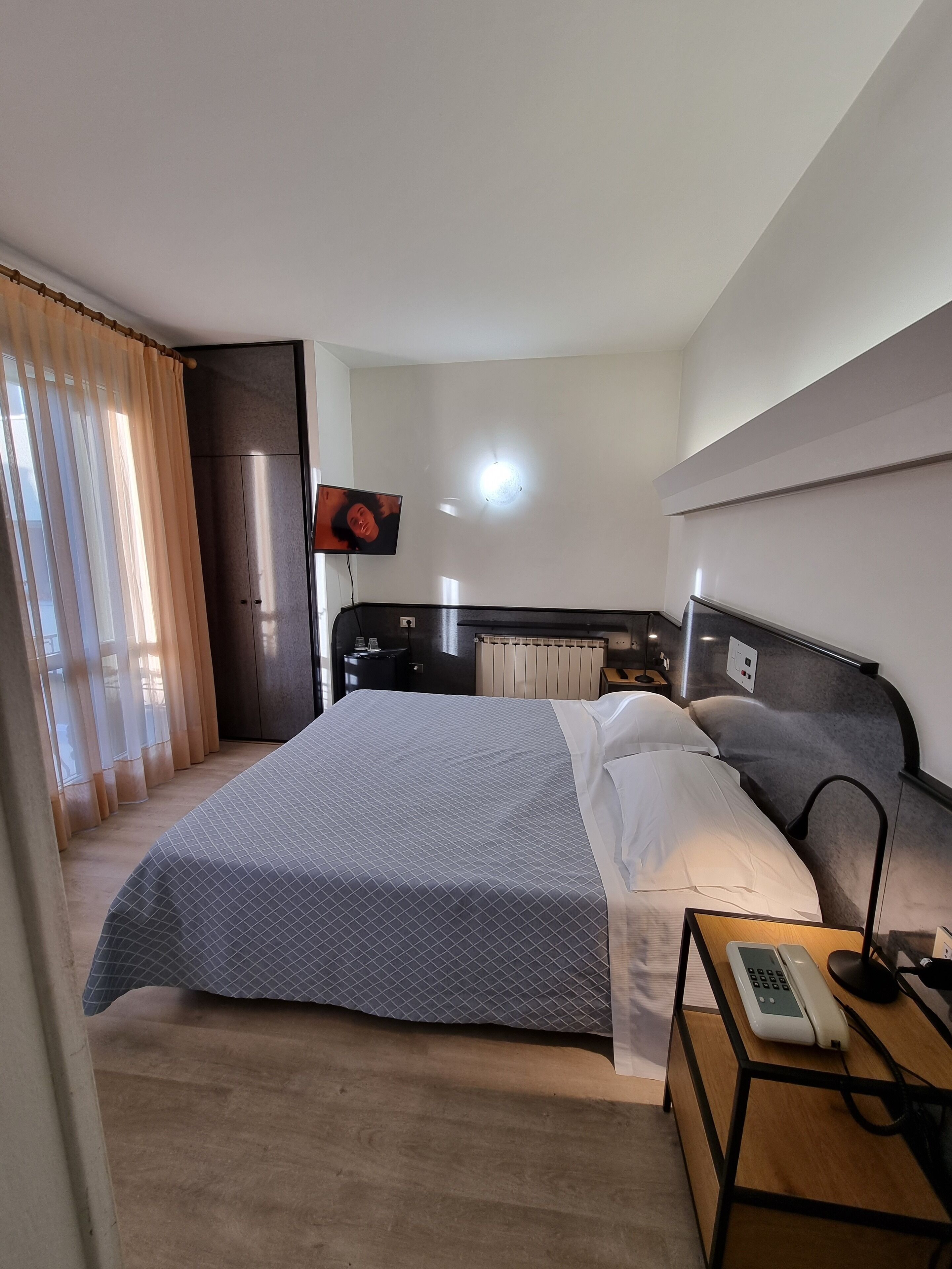 standard double or twin room | minibar, in-room safe, individually furnished, desk