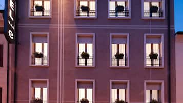 Fassade der Unterkunft â Abend/Nacht