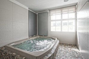 室内 SPA 浴缸