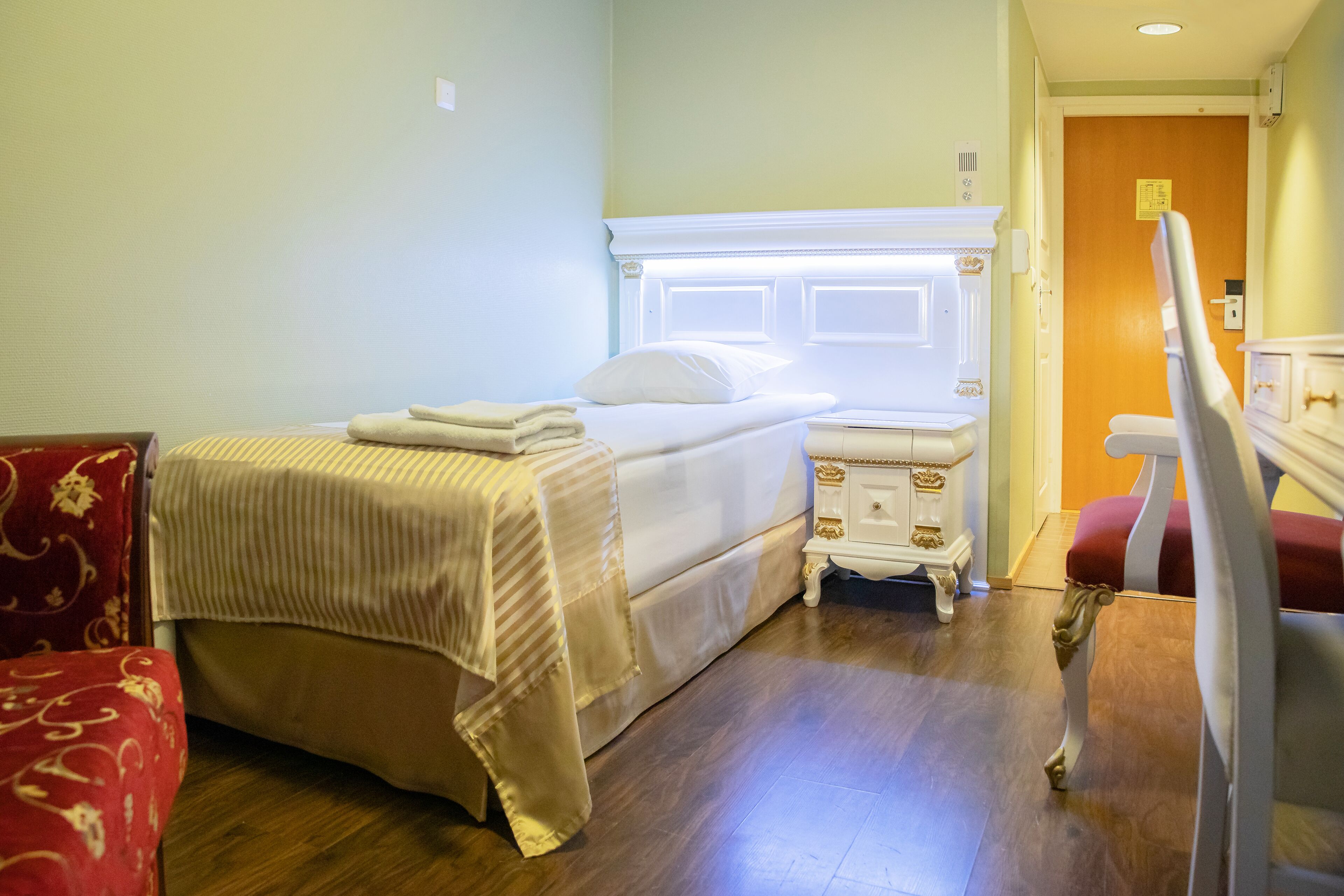 classic single room, 1 bedroom | 1 bedroom, desk, soundproofing, iron/ironing board