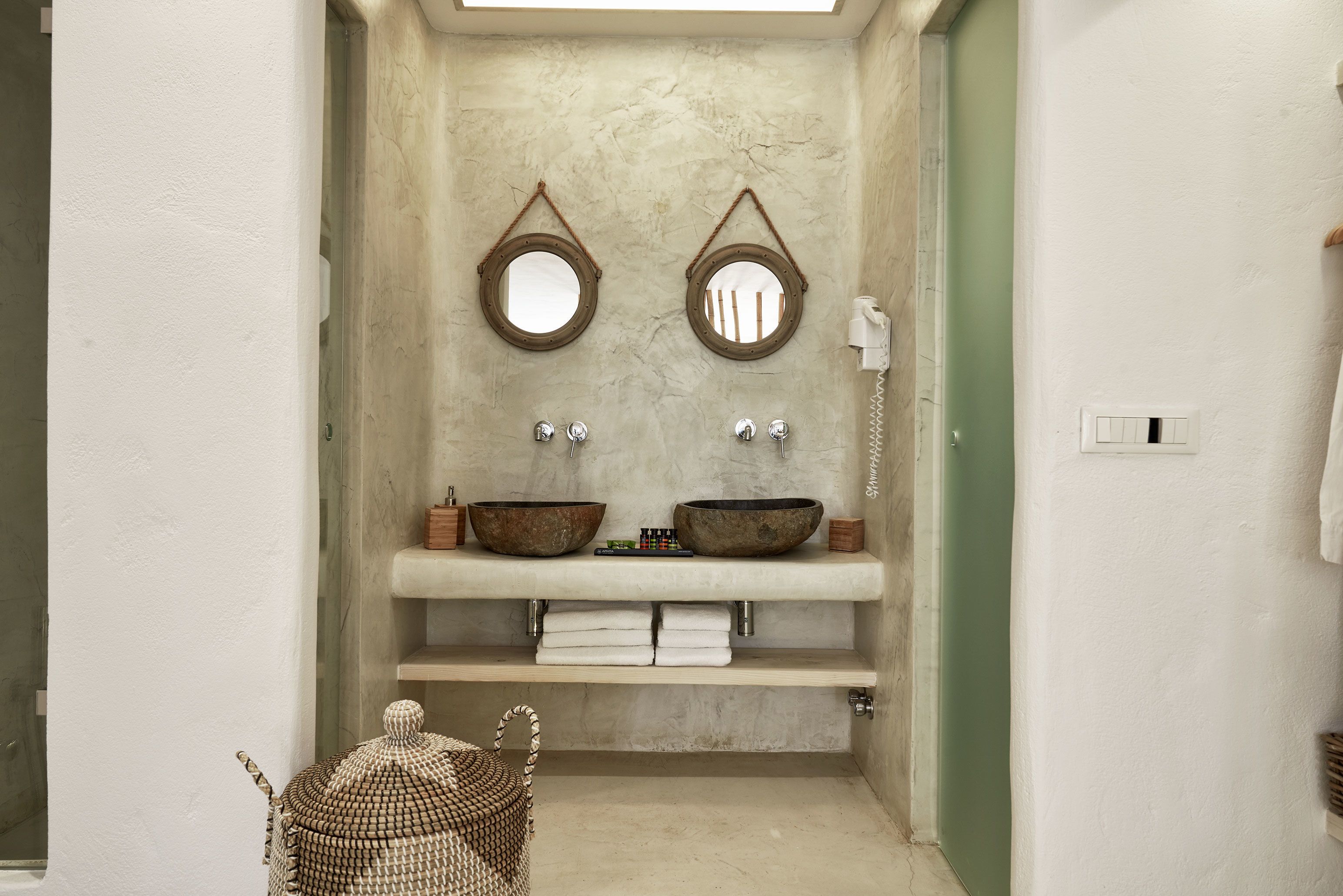 junior suite garden view with private pool | bathroom | combined shower/bathtub, spring water bathtub, rainfall showerhead