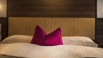 NewSchool Double Room | 1 ๊ฐ์ ์นจ์ค, ๊ณ ๊ธ ์นจ๊ตฌ, ๊ฐ์ค ๋ด ๊ธ๊ณ , ์ฑ
์