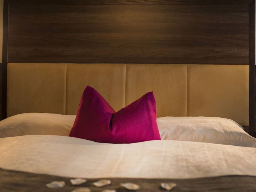 NewSchool Double Room | Hochwertige Bettwaren, Zimmersafe, Schreibtisch, kostenloses WLAN