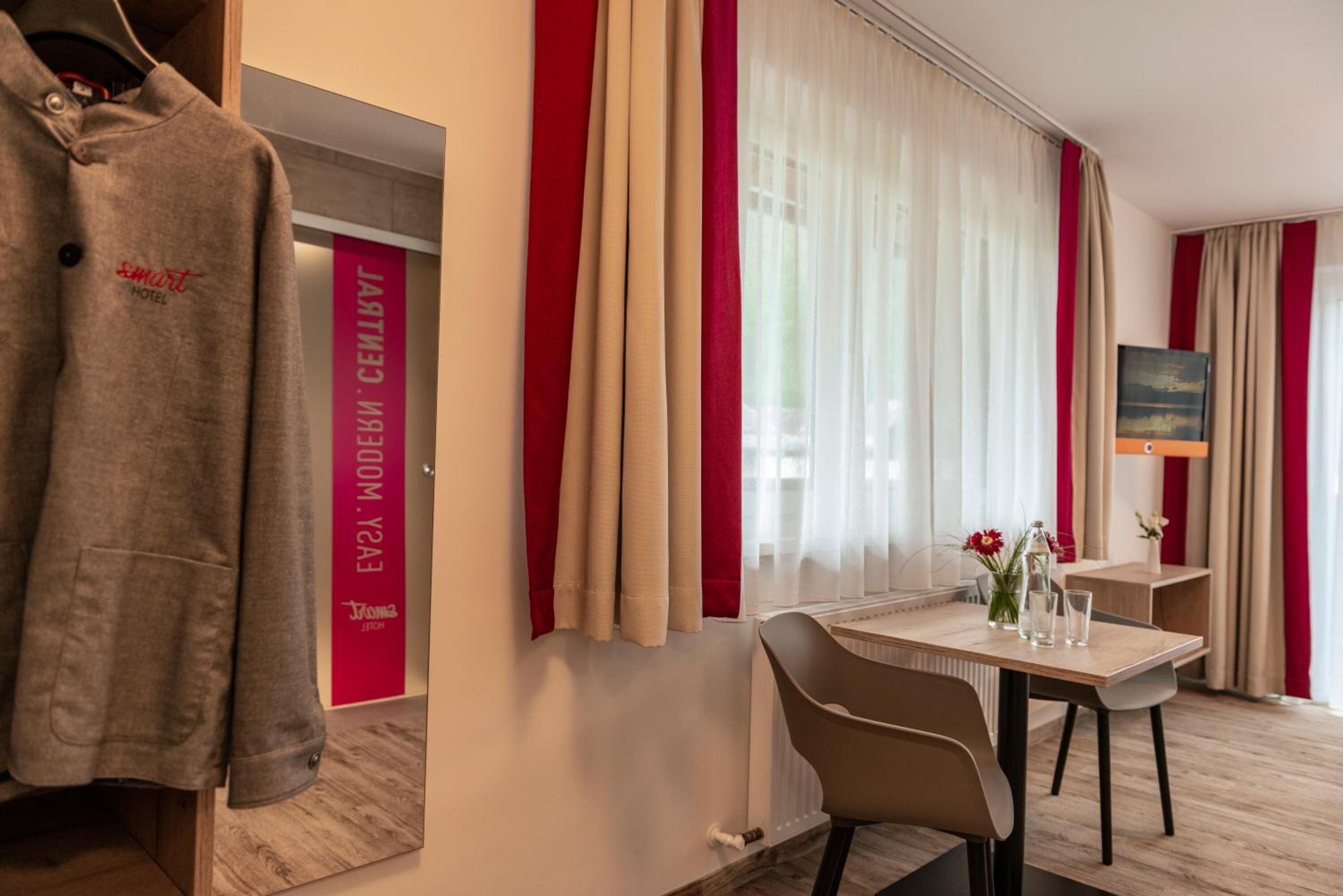 1 bedroom, premium bedding, in-room safe, desk