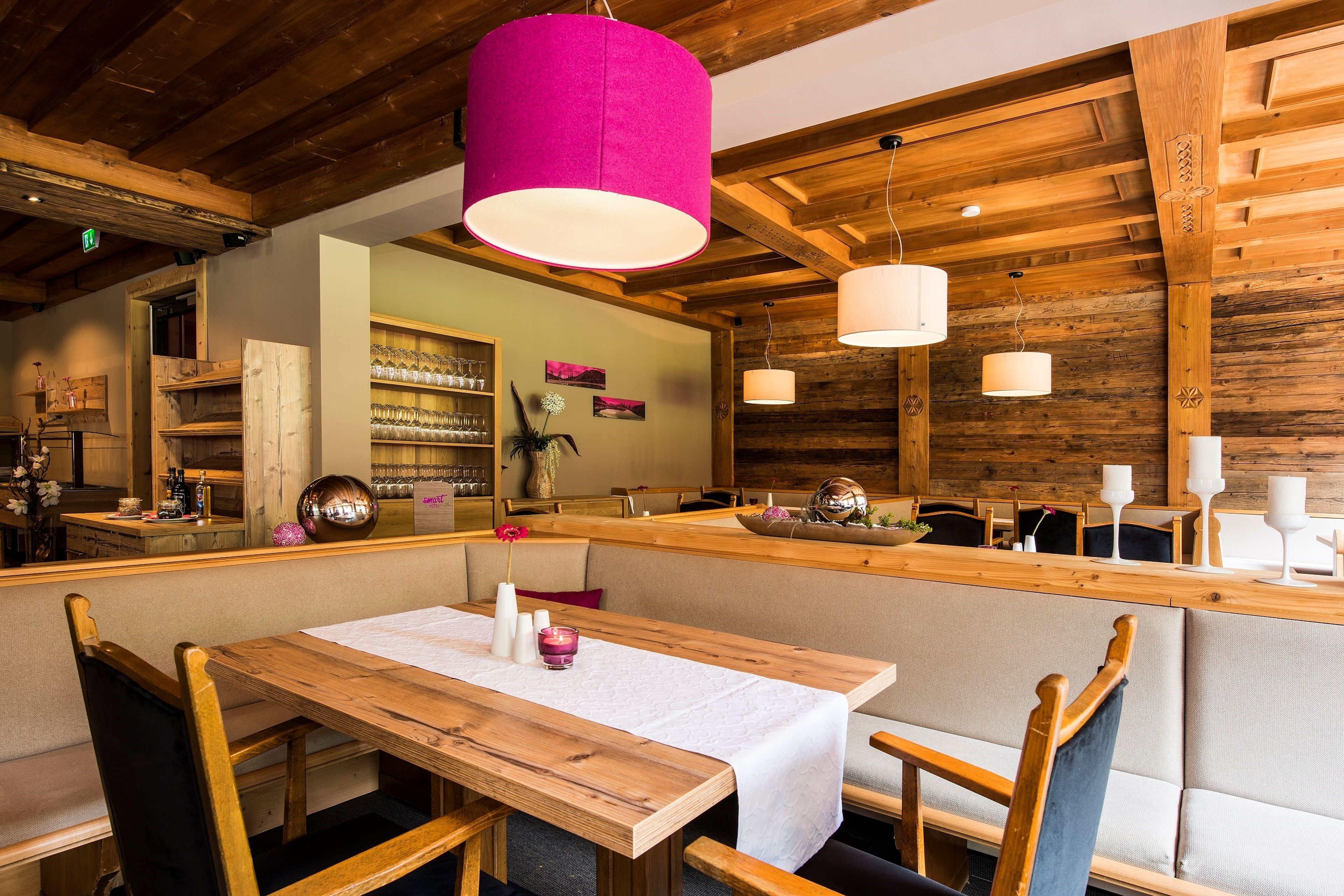 breakfast and dinner served, international cuisine