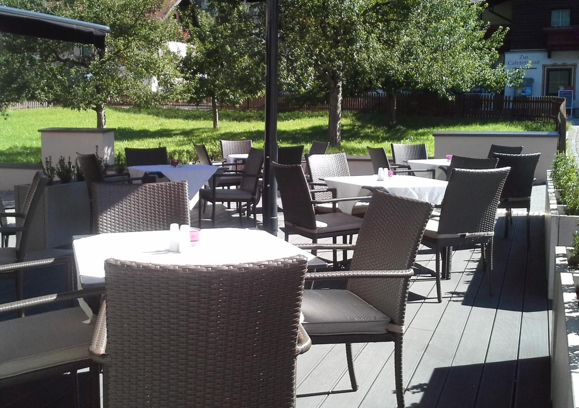 breakfast and dinner served, international cuisine