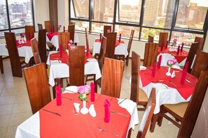 Breakfast, lunch and dinner served - After 40 Hotel (Nairobi)