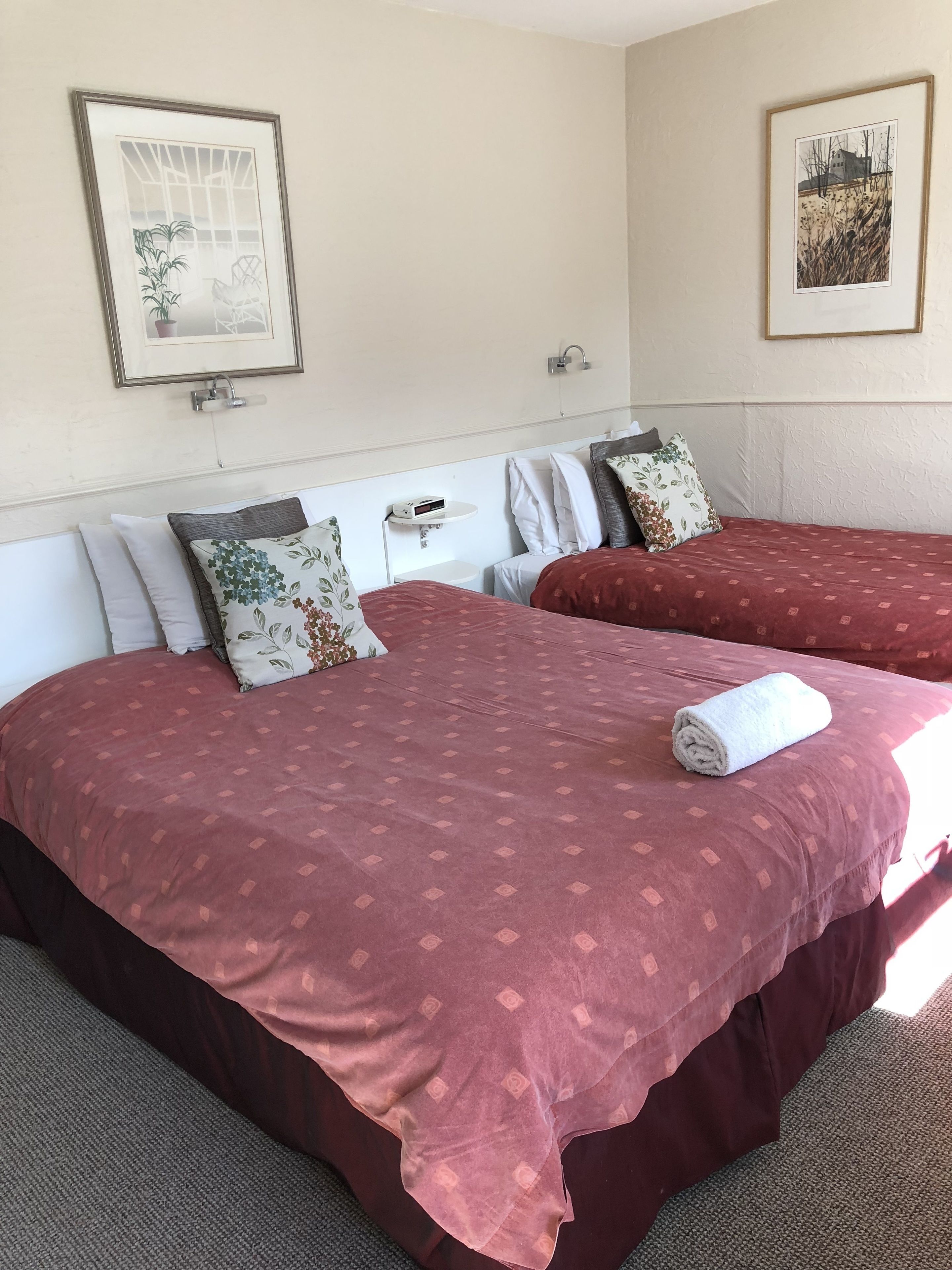 twin room | desk, iron/ironing board, free cots/infant beds, free wifi