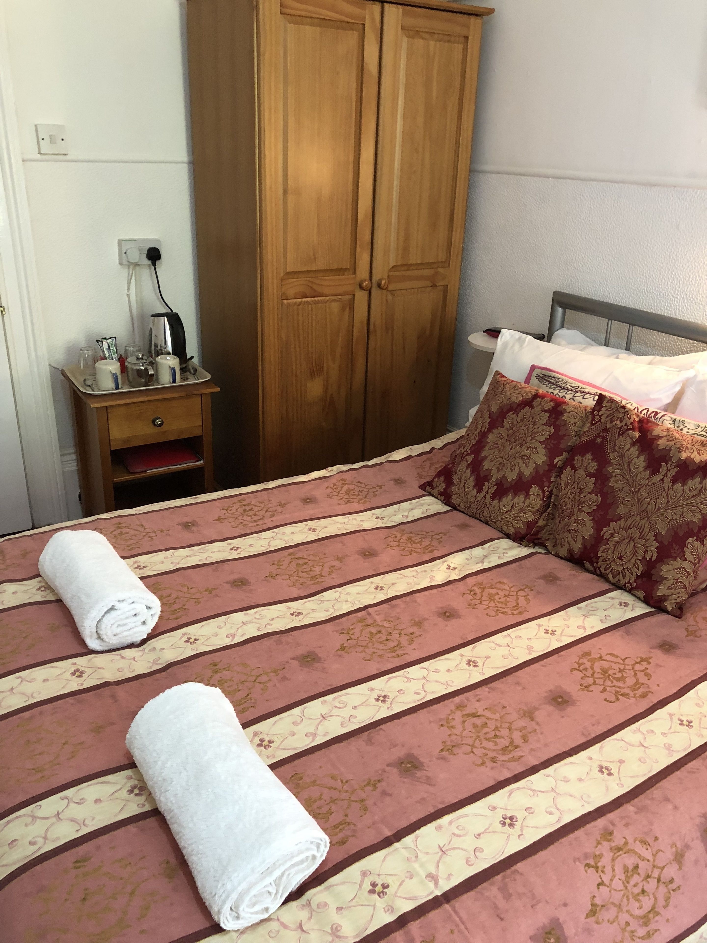 double room | desk, iron/ironing board, free cots/infant beds, free wifi