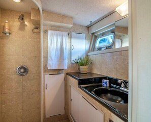 Bathroom - Key West Yacht Life (Key West)