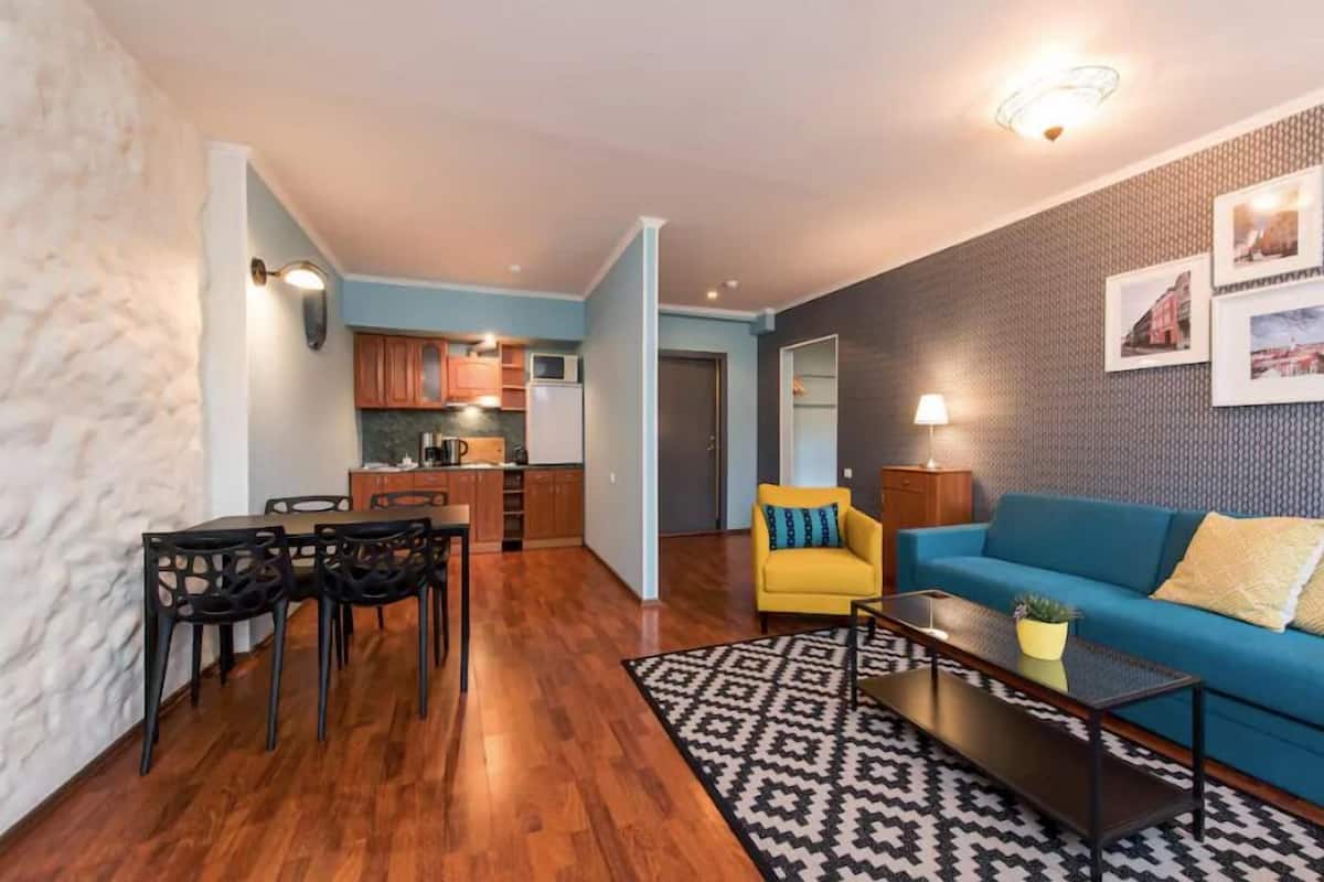 7 slaapkamers, een bureau, een strijkplank/strijkijzer, gratis wifi
