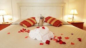 Minibar, coffres-forts dans les chambres, bureau, lits bébé (gratuits)