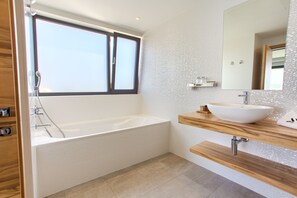 President suite with balcony, sea view and Hot tub (A2+1) | Sacada