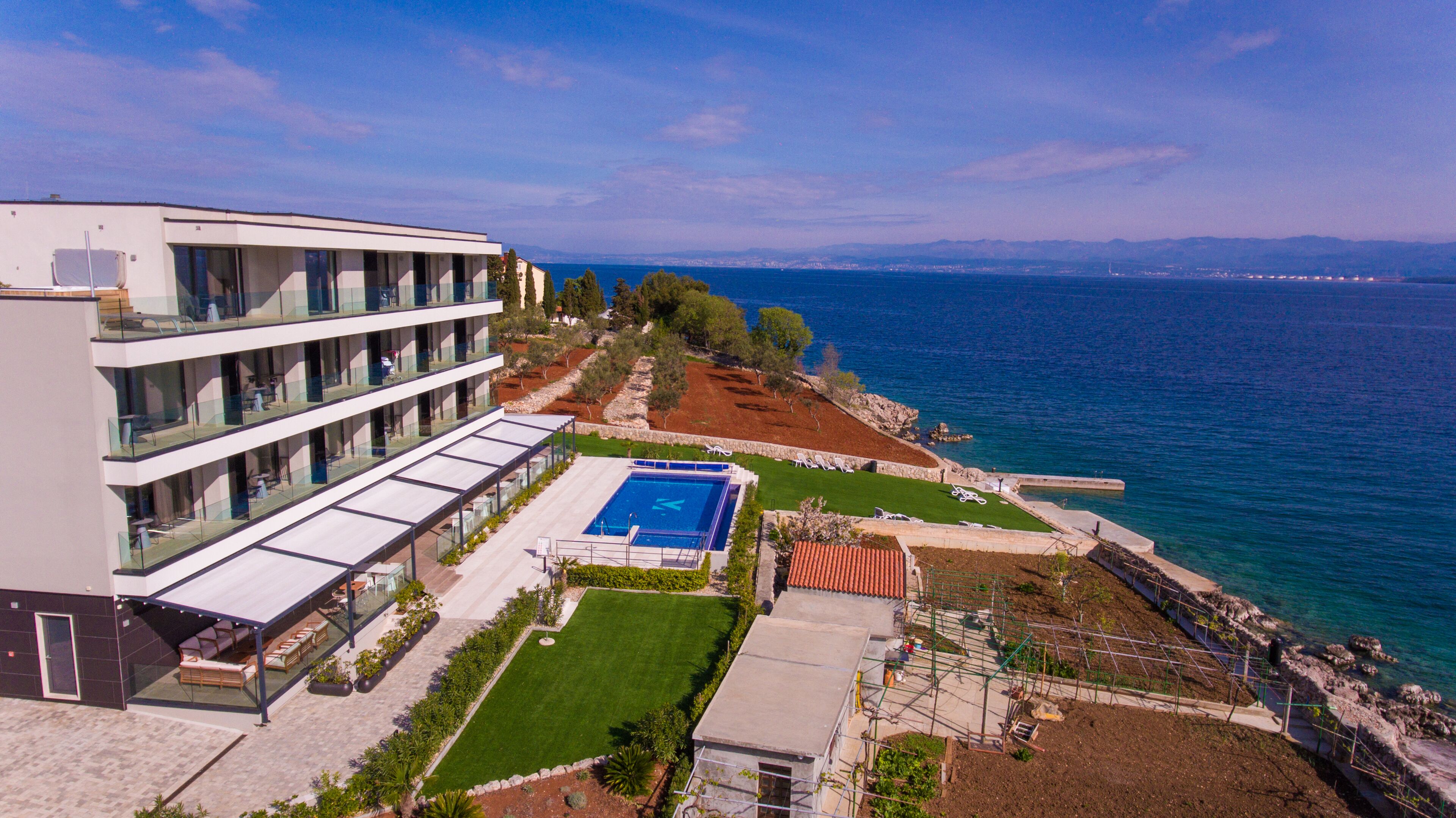 Private beach, sun-loungers, beach umbrellas, beach towels