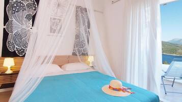 Villa | In-room safe, soundproofing, iron/ironing board, free WiFi