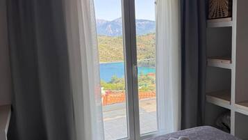 Safe på rommet, lydisolert, strykejern/-brett og wi-fi (inkludert)