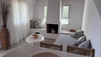 Villa – deluxe | Safe på rommet, lydisolert, strykejern/-brett og wi-fi (inkludert)