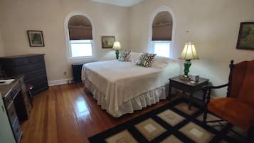 Irish Room with 1 King or 2 Twin Beds | Individually decorated, individually furnished, blackout drapes