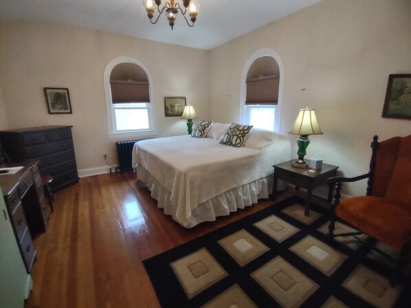 Irish Room with 1 King or 2 Twin Beds | Individually decorated, individually furnished, blackout curtains