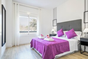 Standard Apartment, 4 Bedrooms | Blackout drapes, iron/ironing board, free WiFi, bed sheets - Alcam Futbol (Barcelona)