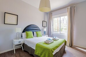 Leilighet – standard, 4 soverom | Blendingsgardiner, strykejern/-brett, wi-fi (inkludert) og sengetøy