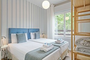 Standard Apartment, 4 Bedrooms | Blackout curtains, iron/ironing board, free WiFi, bed sheets - Alcam Futbol (Barcelona)