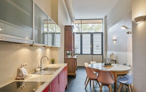 Standard Apartment, 3 Bedrooms | Private kitchen | Full-size fridge, microwave, oven, stovetop - Alcam Futbol (Barcelona)
