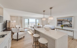 Estúdio superluxo, 1 cama King, de frente para o oceano | Cozinha privada | Geladeira, micro-ondas, cafeteira/chaleira, toalhas de papel