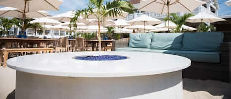 Poolside bar