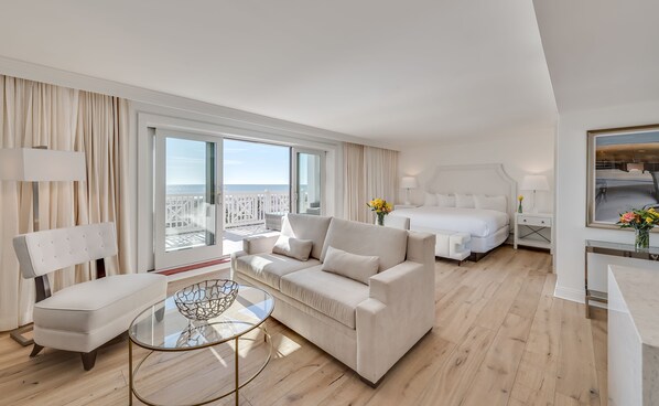 Oceanfront Luxury King Studio | Living area | Flat-screen TV