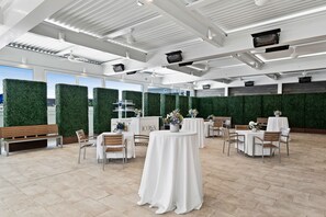 Outdoor wedding area - ICONA Avalon (Avalon)