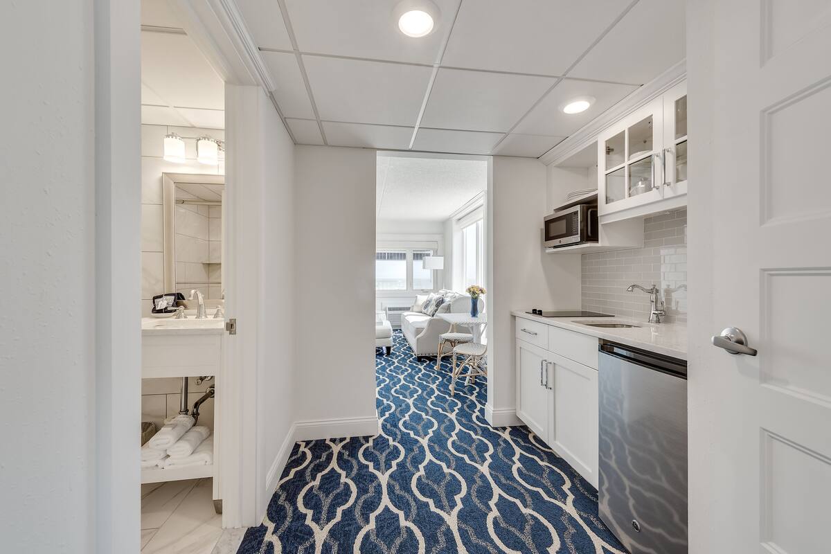 oceanfront suite | private kitchenette | fridge, microwave, coffee/tea maker